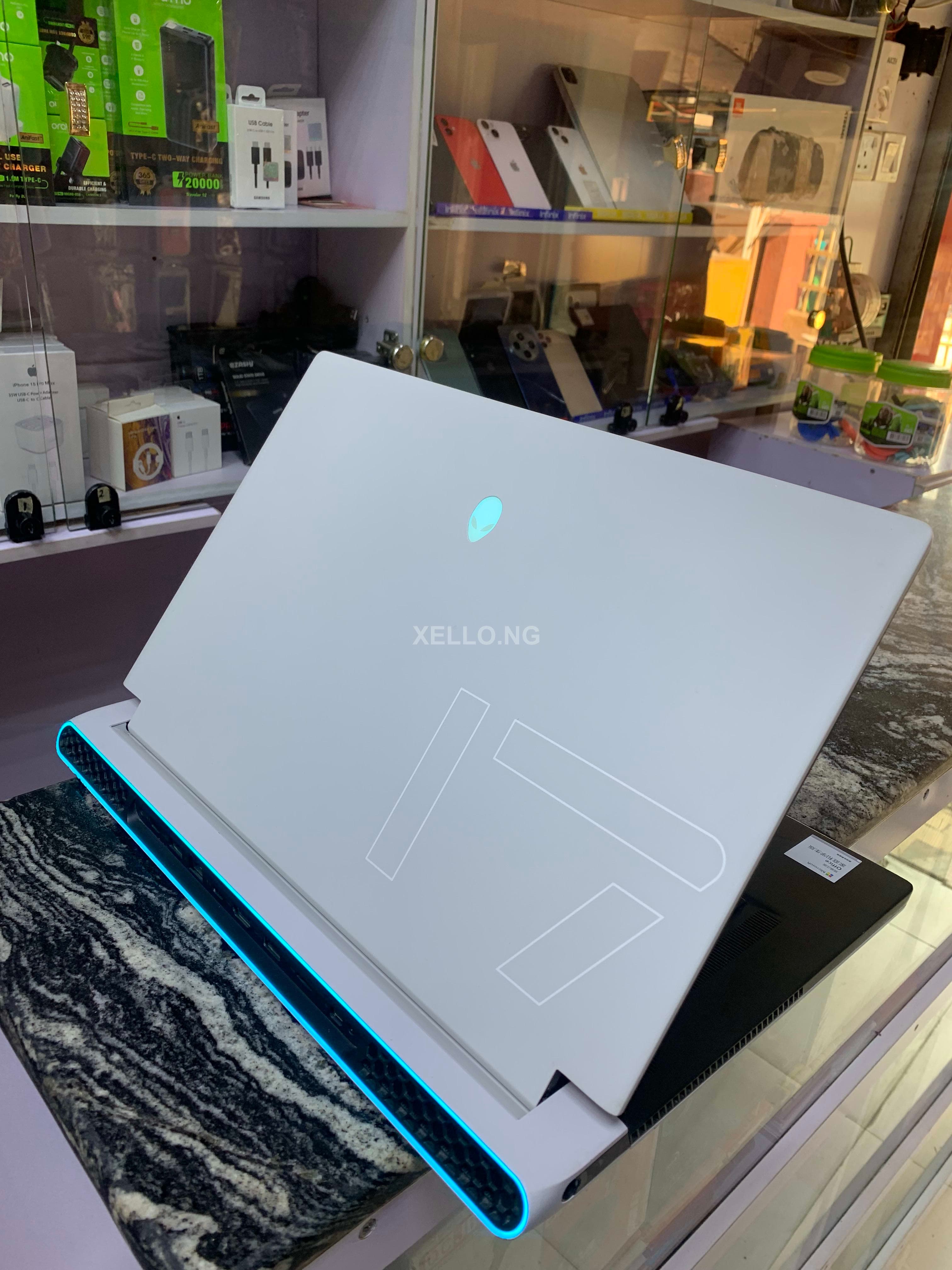 Alienware X17