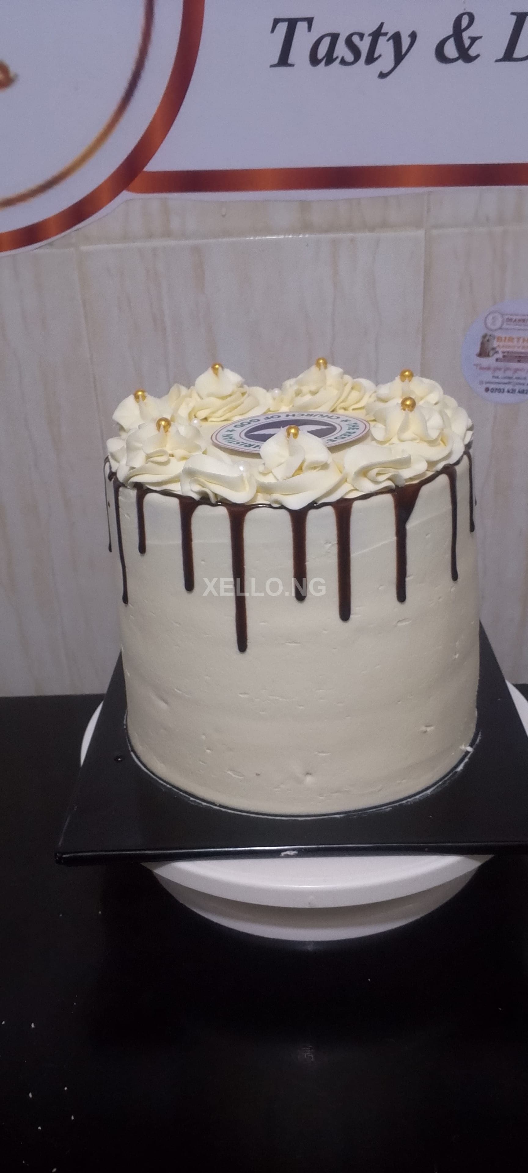 Three layers, 8" Vanilla and red velvet moist cake