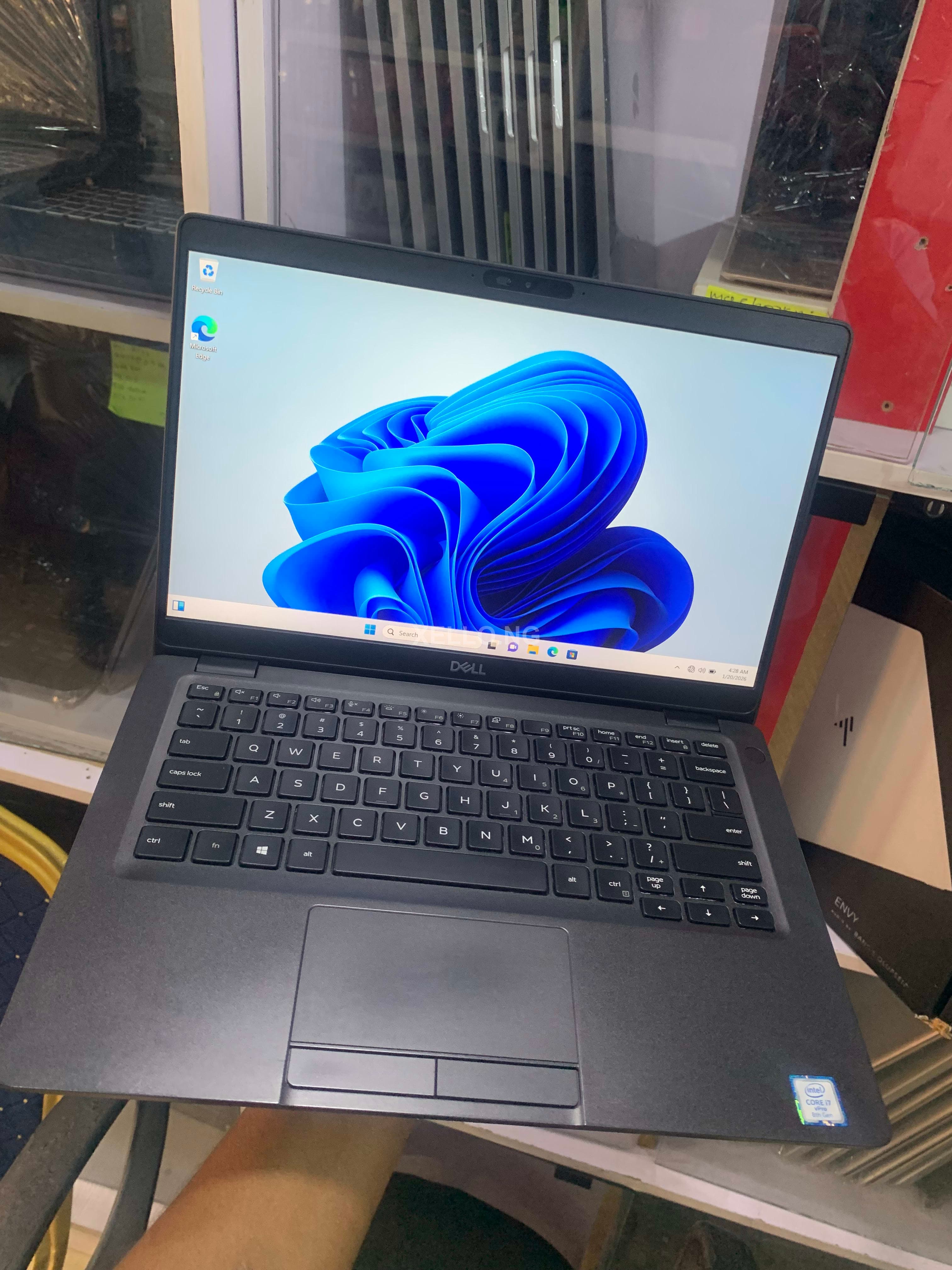 Dell latitude 5300.