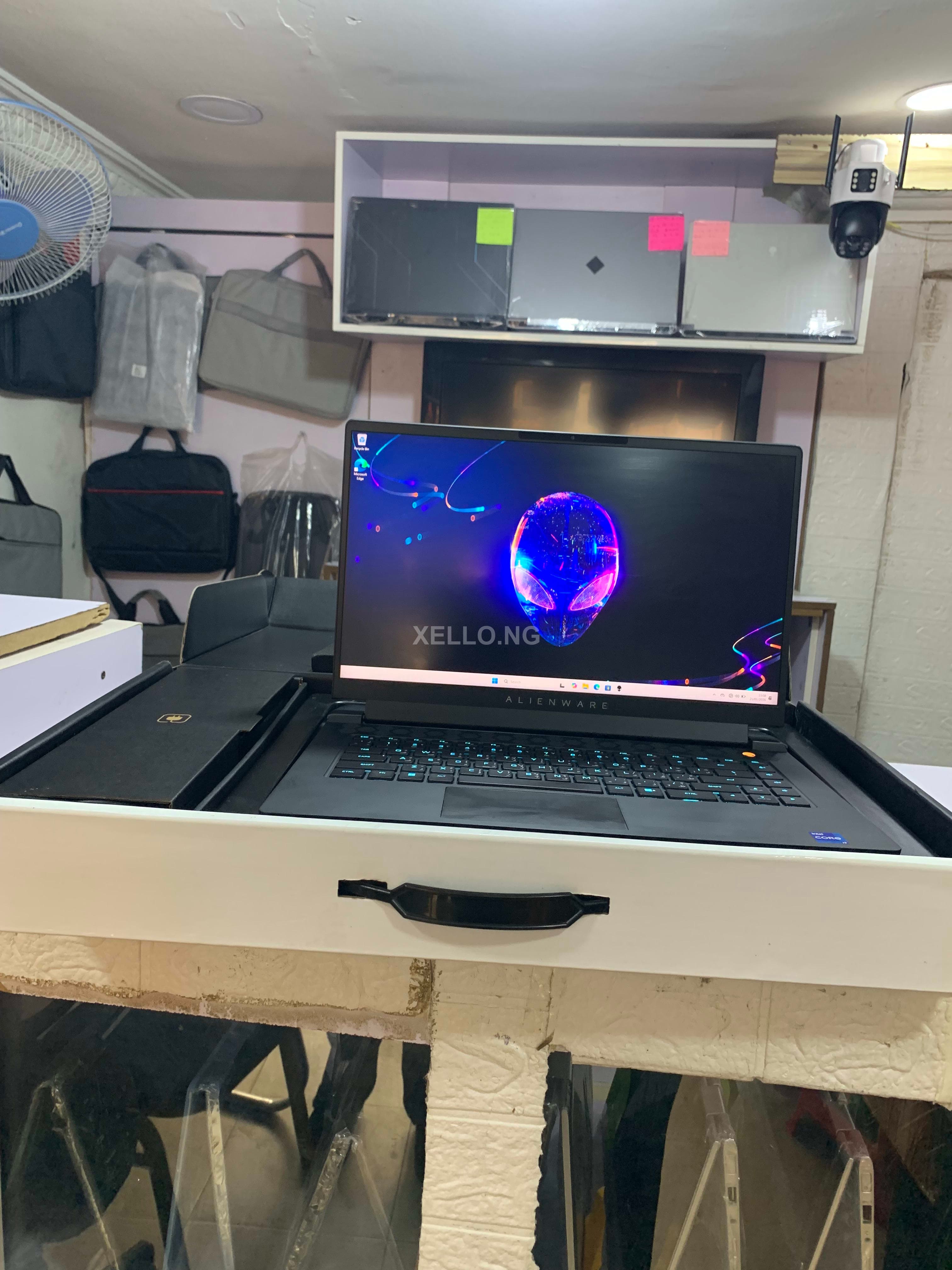 Alienware m15.