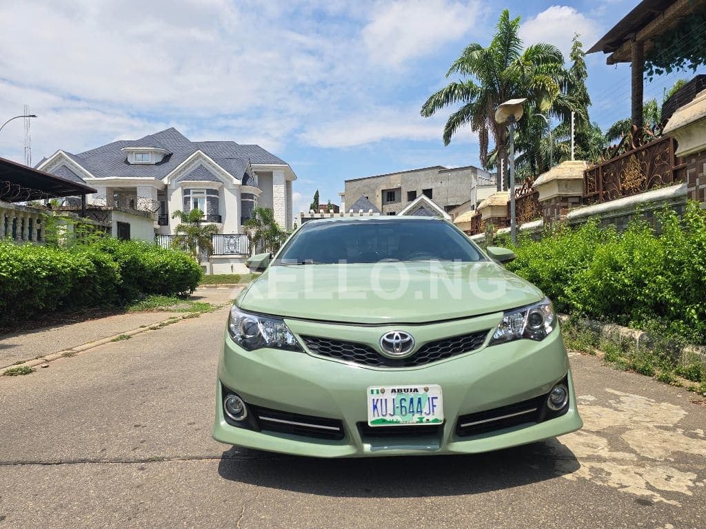 *clean used Firstbody 2014 Camry with back ac untampered engine & gear & ac